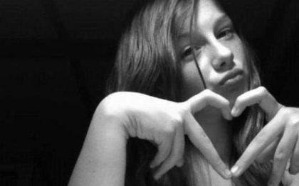 "Da, ne-am batut joc de ea". Mesajul de pe Facebook a 2 adolescente i-a ingrozit si pe politisti "Da, ne-am batut joc de ea". Mesajul de pe Facebook a 2 adolescente i-a ingrozit si pe politisti