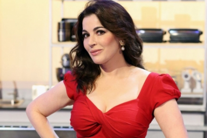 Nigella Lawson, in top 10 cei mai influenti bucatari ai deceniului. Care este secretul succesului ei Nigella Lawson, in top 10 cei mai influenti bucatari ai deceniului. Care este secretul succesului ei