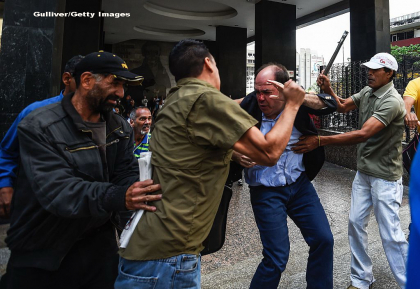 Cum a ajuns Venezuela "tara tuturor protestelor". Lupta dintre presedinte si opozitie a provocat 6 morti si 200 de raniti Cum a ajuns Venezuela "tara tuturor protestelor". Lupta dintre presedinte si opozitie a provocat 6 morti si 200 de raniti