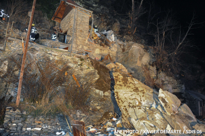 Accident cumplit in Alpii francezi. Un bolovan urias a distrus o cabana si a strivit doi copii Accident cumplit in Alpii francezi. Un bolovan urias a distrus o cabana si a strivit doi copii