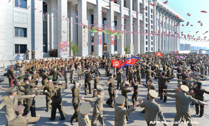 "Nebuni de bucurie", nord-coreenii au votat dansand si cantand la alegerile parlamentare. Kim Jong-un a castigat cu 100% "Nebuni de bucurie", nord-coreenii au votat dansand si cantand la alegerile parlamentare. Kim Jong-un a castigat cu 100%