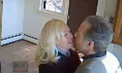 Doi agenti imobiliari filmati facand sex intr-o casa pe care ar fi trebuit sa o vanda. VIDEO de pe camera de supraveghere Doi agenti imobiliari filmati facand sex intr-o casa pe care ar fi trebuit sa o vanda. VIDEO de pe camera de supraveghere