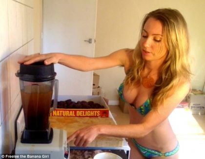 Transformarea spectaculoasa a unei femei care a apelat la o dieta bazata doar pe fructe si legume. VIDEO Transformarea spectaculoasa a unei femei care a apelat la o dieta bazata doar pe fructe si legume. VIDEO
