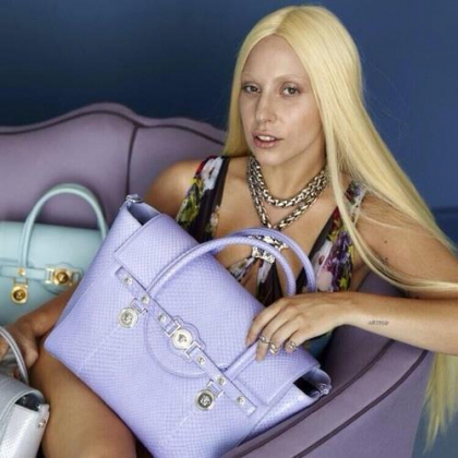 Au pus pe net fotografiile inainte de-a fi retusate. Cum a fost vazuta Lady GaGa de o lume intreaga. FOTO Au pus pe net fotografiile inainte de-a fi retusate. Cum a fost vazuta Lady GaGa de o lume intreaga. FOTO