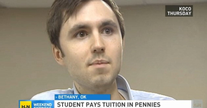 Un student din Statele Unite si-a platit taxa de facultate cu monede. Cat cantareau cele 4 cutii Un student din Statele Unite si-a platit taxa de facultate cu monede. Cat cantareau cele 4 cutii