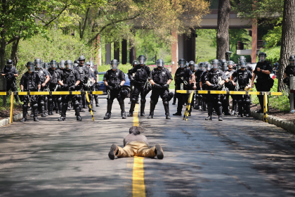 Scene impresionante ce arata disperarea angajatilor McDonald\'s din America. Protestatarii cer un salariu minim de 15 dolari/ora Scene impresionante ce arata disperarea angajatilor McDonald\'s din America. Protestatarii cer un salariu minim de 15 dolari/ora