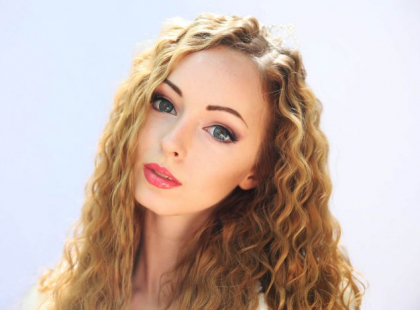 Ea este noua papusa Barbie. Aceasta isi cauta partenerul perfect, un barbat identic cu Ken. FOTO Ea este noua papusa Barbie. Aceasta isi cauta partenerul perfect, un barbat identic cu Ken. FOTO