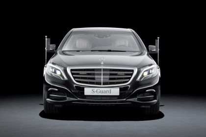 Mercedes scoate "limuzina de razboi". Imagini cu noul S Klasse 600 Guard care poate rezista si la 15kg de TNT la 2 metri distanta Mercedes scoate "limuzina de razboi". Imagini cu noul S Klasse 600 Guard care poate rezista si la 15kg de TNT la 2 metri distanta