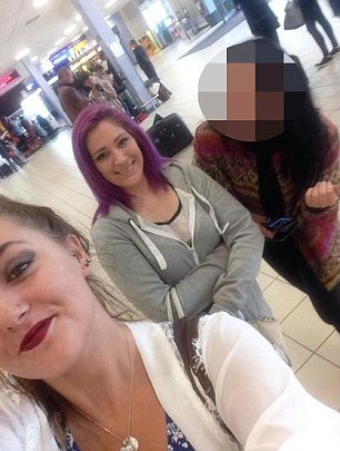 Un tanar a avut, in paralel, trei relatii, timp de jumatate de an. Cum s-au razbunat fetele cand au aflat una de cealalta