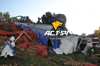 Accident oribil in Rusia: 2 tinere au murit ingropate in cartofi. IMAGINILE SOCANTE surprinse de echipajul de descarcerare Accident oribil in Rusia: 2 tinere au murit ingropate in cartofi. IMAGINILE SOCANTE surprinse de echipajul de descarcerare