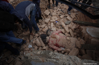 Cutremurul din Nepal: peste 1800 de morti, printre ei si un director Google. "Inca incercam sa evaluam amploarea catastrofei" Cutremurul din Nepal: peste 1800 de morti, printre ei si un director Google. "Inca incercam sa evaluam amploarea catastrofei"