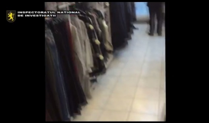 Haine contrafacute care purtau marci renumite, confiscate. Doua magazine din capitala au fost inchise - VIDEO