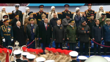 Presedintele RM, in dreapta omologului sau rus Vladimir Putin, la parada de 9 mai din Piata Rosie de la Moscova. Cum a fost surprins Dodon - GALERIE FOTO