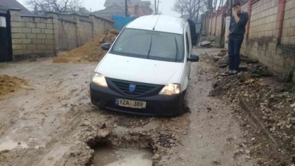 Asa drum, sigur n-ai mai vazut. Cum arata o strada din Durlesti, unde recent s-au desfasurat lucrari la reteaua de canalizare  - FOTO