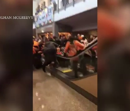 Incident inspaimantator pe un stadion din Philadelphia. Ce s-a intamplat dupa ce o scara rulanta a prins brusc viteza - VIDEO
