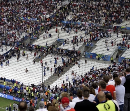 Rusia, "descalificata cu suspendare" de la UEFA EURO 2016 dupa violentele provocate de suporteri. Ce consecinte are masura