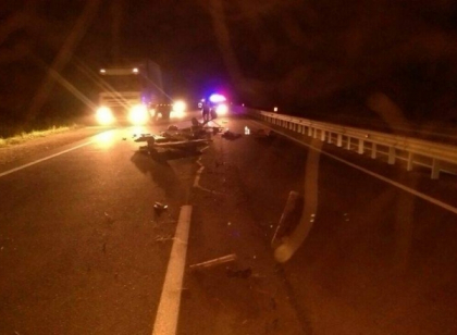 I-a facut praf vehiculul. O tanara de 28 de ani si doi minori au scapat cu viata dupa ce caruta in care se aflau s-a ciocnit violent cu o masina - FOTO I-a facut praf vehiculul. O tanara de 28 de ani si doi minori au scapat cu viata dupa ce caruta in care se aflau s-a ciocnit violent cu o masina - FOTO
