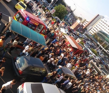 Sute de persoane, evacuate dintr-un mall din Iasi, dupa ce un vlogger din Moldova a organizat un eveniment. "A sunat la 112 invocand o stare de panica la etajul 2"