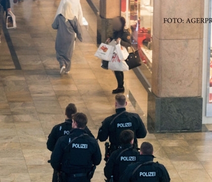 Germania, la un pas de un nou atentat terorist. Tinta: un targ de Craciun la unul dintre cele mai mari mall-uri din tara Germania, la un pas de un nou atentat terorist. Tinta: un targ de Craciun la unul dintre cele mai mari mall-uri din tara