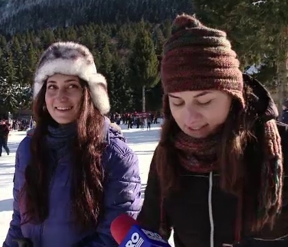 Moldovenii au ajuns in statiunile montane din Romania si se pregatesc de Craciun: "Avem oleaca de timp sa ne ocupam de noi"