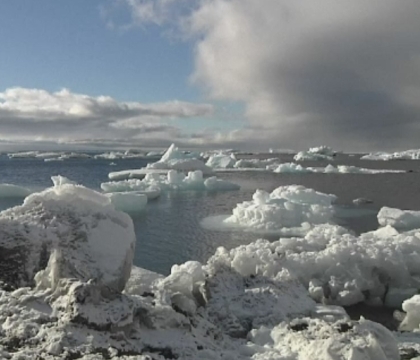 Un aisberg de 5.000 de kilometri patrati sta sa se desprinda de calota glaciara a Antarcticii. Impactul asupra naturii Un aisberg de 5.000 de kilometri patrati sta sa se desprinda de calota glaciara a Antarcticii. Impactul asupra naturii