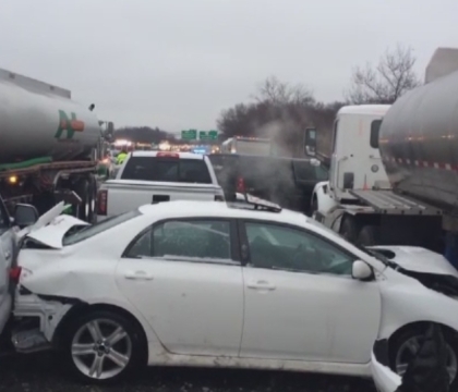 Accident cu peste 50 de masini pe o autostrada din SUA. Opt persoane au fost ranite Accident cu peste 50 de masini pe o autostrada din SUA. Opt persoane au fost ranite