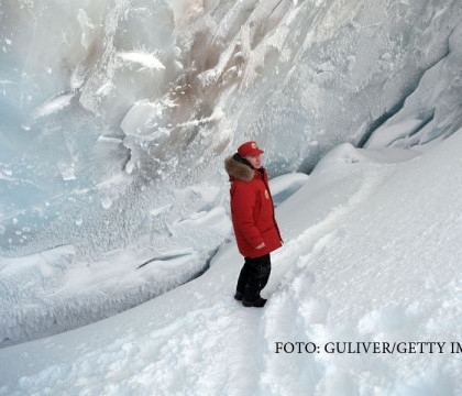Vladimir Putin, in vizita la baza ruseasca din Arctica. De ce vrea Kremlinul sa controleze militar Polul Nord - FOTO Vladimir Putin, in vizita la baza ruseasca din Arctica. De ce vrea Kremlinul sa controleze militar Polul Nord - FOTO