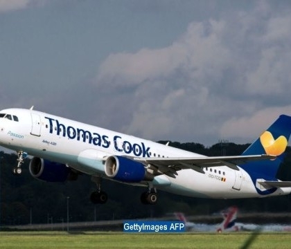 Zbor cu emotii pentru 12 pasageri ai unui avion, dupa ce o bucata din aripa s-a rupt. Decizia luata de piloti