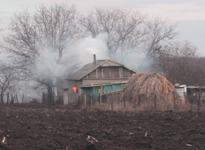 Doi oameni au murit, iar unul a suferit arsuri in urma unui incendiu. O casa din satul Sverdiac, raionul Rascani a fost cuprinsa de flacari - FOTO