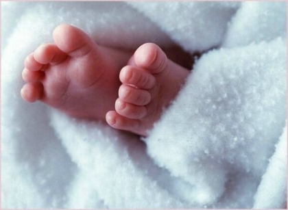 Fetita, care a fost gasita ieri intr-o geanta langa un tomberon de gunoi din sectorul Botanica al capitalei, se afla la spital sub observatia medicilor