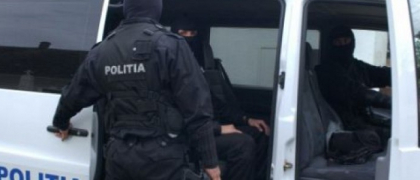 Perchezitii in nordul tarii la domiciliile unor suspecti de contrabanda cu tigari. Trei angajati ai Politiei de Frontiera ar fi implicati Perchezitii in nordul tarii la domiciliile unor suspecti de contrabanda cu tigari. Trei angajati ai Politiei de Frontiera ar fi implicati