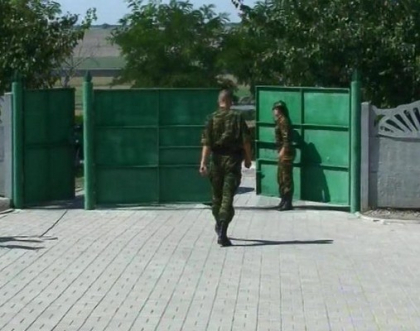 Caz tragic la Causeni: Un angajat al Politiei de Frontiera s-a sinucis in timp ce patrula prin zona Caz tragic la Causeni: Un angajat al Politiei de Frontiera s-a sinucis in timp ce patrula prin zona