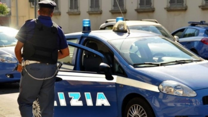 Film de actiune si drama pe strazile din Italia. Un moldovean ar fi furat o masina, iar dupa o lupta crancena cu un politist, au cazut de la 10 metri inaltime Film de actiune si drama pe strazile din Italia. Un moldovean ar fi furat o masina, iar dupa o lupta crancena cu un politist, au cazut de la 10 metri inaltime