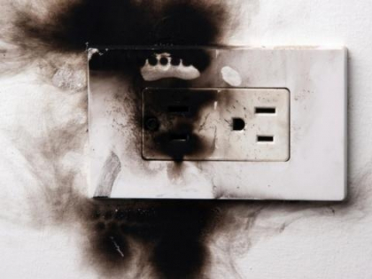Doi copii si mama acestora, spitalizati dupa ce s-au intoxicat cu fum in locuinta lor din capitala
