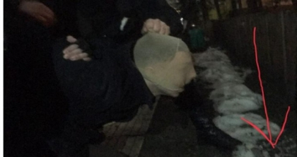Cu un ciorap femeiesc pe cap si inarmat cu o teava de metal, un tanar din Dubasari a venit in centrul capitalei, ca sa-si omoare seful: "Hainele le aruncam ori le dam foc". Cum a fost prins de politisti - VIDEO Cu un ciorap femeiesc pe cap si inarmat cu o teava de metal, un tanar din Dubasari a venit in centrul capitalei, ca sa-si omoare seful: "Hainele le aruncam ori le dam foc". Cum a fost prins de politisti - VIDEO