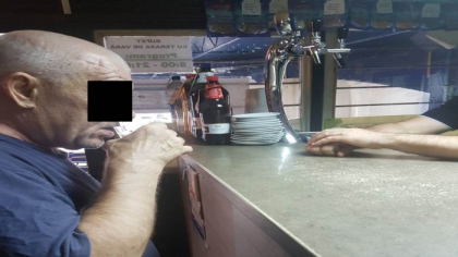 Alcool fara acte, persoane angajate neoficial si bani care au ocolit contabilitatea.   Politistii au descins in doua magazine alimentare din capitala. Ce au mai gasit - VIDEO
