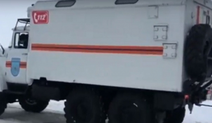 Situatia in ultimele 24 de ore: Ninge in toata tara, mai multe masini au ramas blocate pe trasee, iar unele au fost tractate. Un autobuz scolar si doua ambulante au avut nevoie de ajutor. La Sangerei, salvatorii au dus paine localnicilor - VIDEO