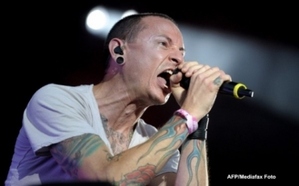 Un om a murit si alti 19 au fost raniti inaintea unui concert al trupei Linkin Park in Africa de Sud