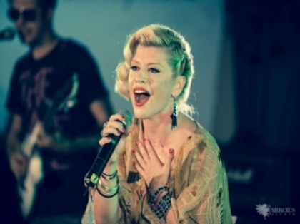 Transformare spectaculoasa! Loredana - o gospodina a anilor \'50, in urmatorul sau videoclip Transformare spectaculoasa! Loredana - o gospodina a anilor \'50, in urmatorul sau videoclip