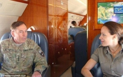 Cine este femeia care a provocat demisia directorului general de la CIA Cine este femeia care a provocat demisia directorului general de la CIA