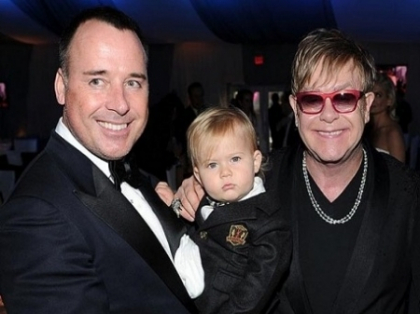 Elton John si iubitul sau asteapta al doilea copil! Mama surogat e in ultimele luni de sarcina Elton John si iubitul sau asteapta al doilea copil! Mama surogat e in ultimele luni de sarcina