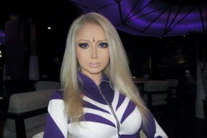 Misterioasa "femeie Barbie" a acordat primul sau interviu. N-o sa crezi ce meserie are - FOTO
