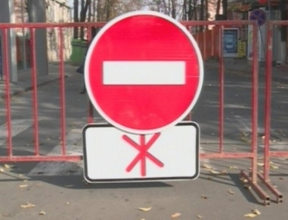 Pentru pietoni si nu doar! Si azi, pe strada Varlaam au circulat mai multe masini decat oameni Pentru pietoni si nu doar! Si azi, pe strada Varlaam au circulat mai multe masini decat oameni