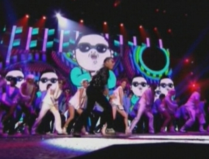 Taylor Swift - marea castigatoare a premiilor MTV Europe! Rihanna a plecat acasa cu mana goala