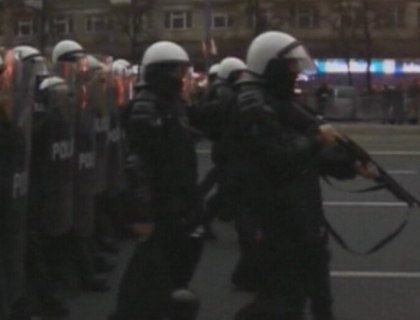 Violente fara precedent la Varsovia! Peste 130 de raniti in timpul unui mars de Ziua Independentei