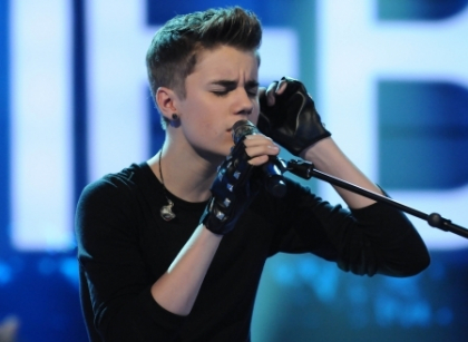 Mesaj emotionant pentru Selena. Ce i-a urat Justin Bieber de pe scena, dupa despartire - VIDEO