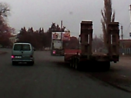 Motivul pentru care e bine sa pastrezi distanta! Ce pateste soferul unui camion la intrarea in Peresecina Motivul pentru care e bine sa pastrezi distanta! Ce pateste soferul unui camion la intrarea in Peresecina