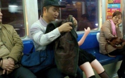 "Omul asta are probleme psihice". Cum prefera un chinez sa circule cu metroul
