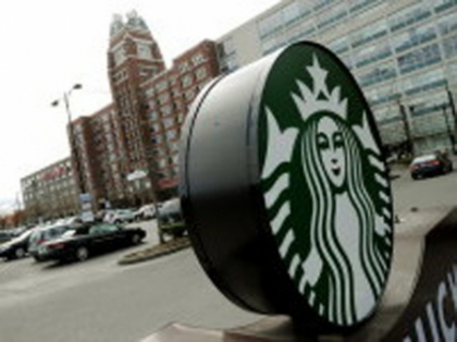 Omul care vrea sa ingroape Starbucks: "Ei nu vand cafea, ci apa indulcita cu aroma de cafea" Omul care vrea sa ingroape Starbucks: "Ei nu vand cafea, ci apa indulcita cu aroma de cafea"