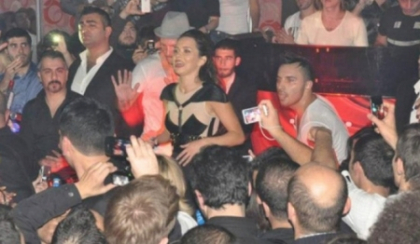 Inna sufocata de turci. Au speriat-o de moarte cu dragostea lor la unul din concerte - FOTO